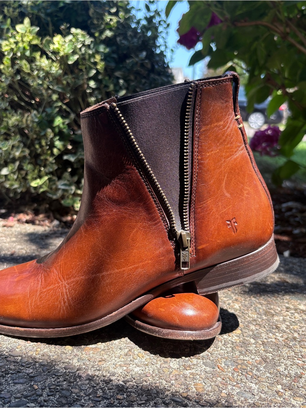 Frye Carly Zip Chelsea Boots Bootie Cognac